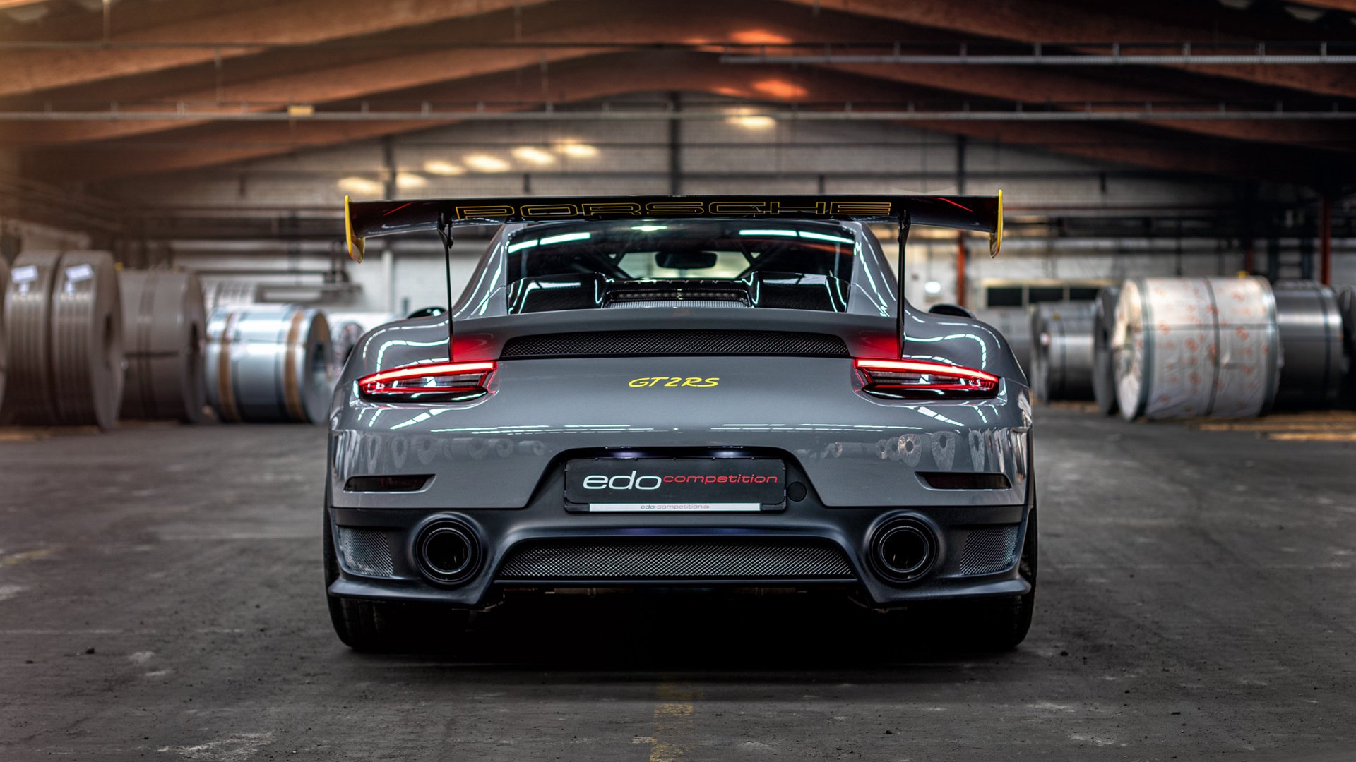 “拳击新星崛起：四川省体育馆拳击赛，年轻选手挑战老将，格局重塑”